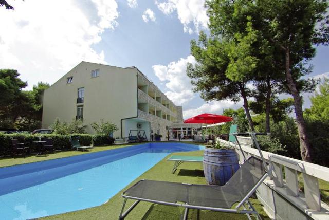 Sveti Kriz hotels